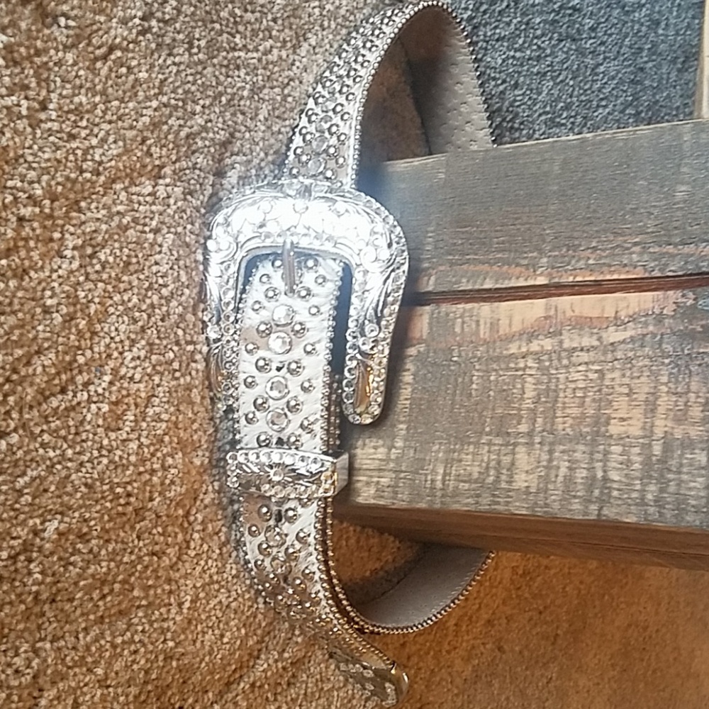 BB Simon hair on belt